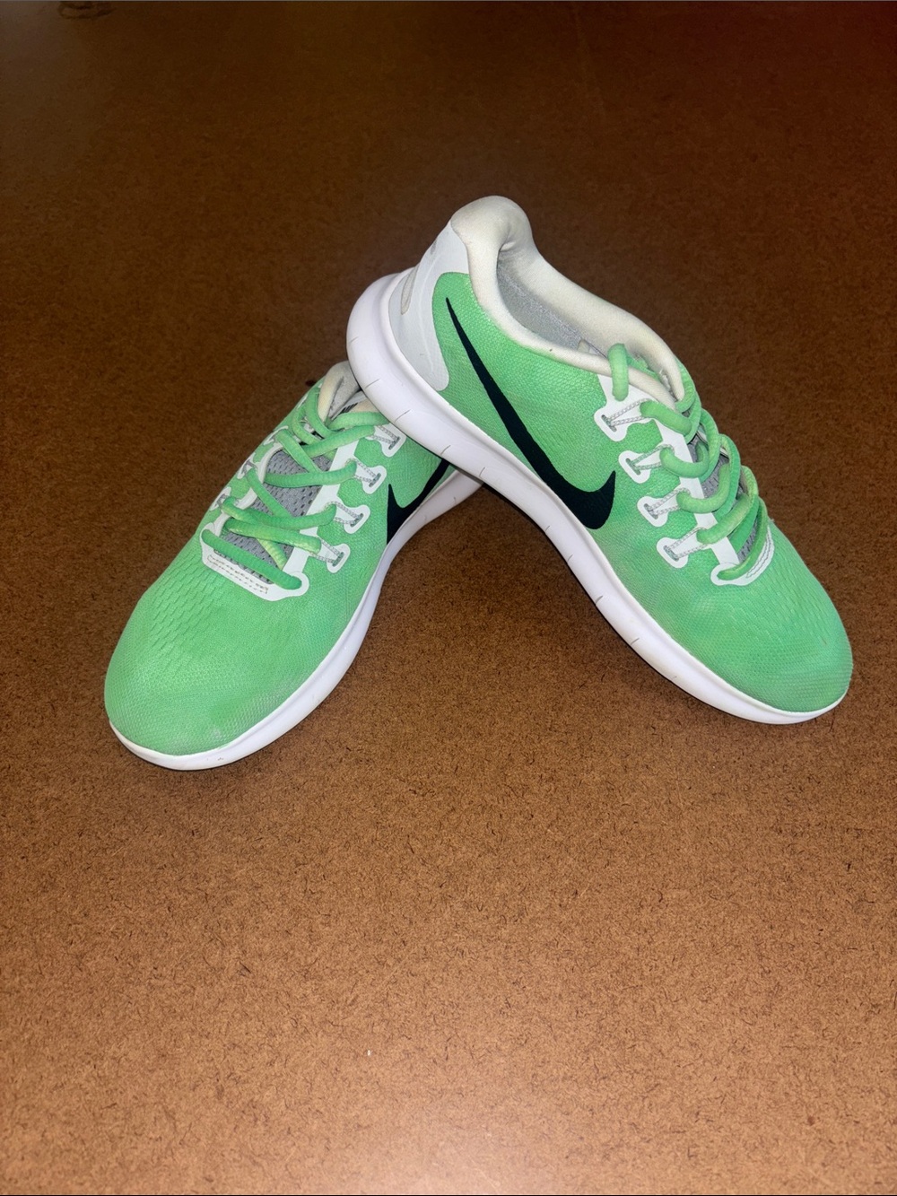 Nike Women's 8 Green and Black Lightweight Running Shoes